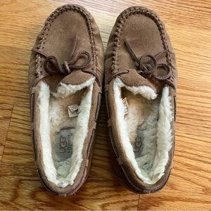 Ugg chestnut brown slippers size 4